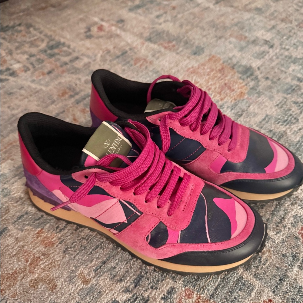 Valentino Garavani Sneakers Women size 38. Like new!